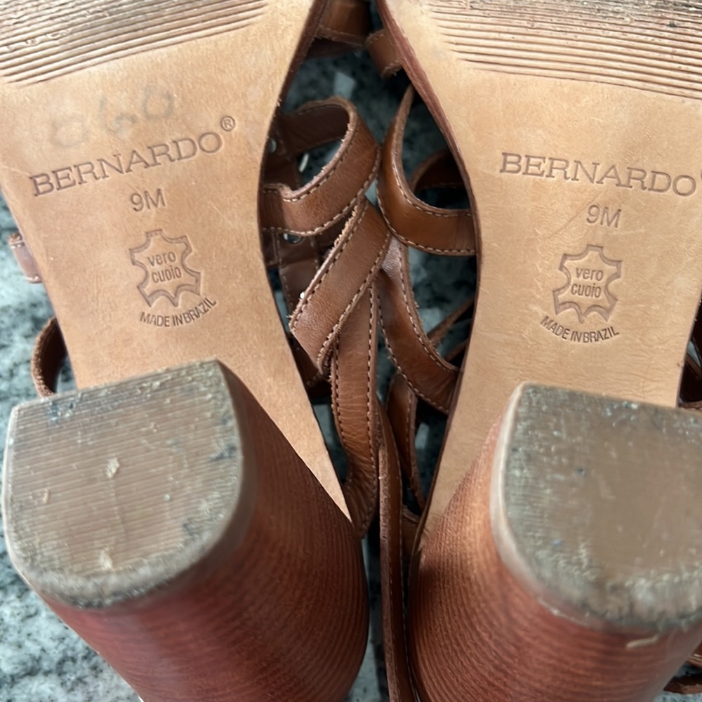 Designer sandals. BERNARDO made in Brazil leather sz9 EUC heels - Picture 6 of 8